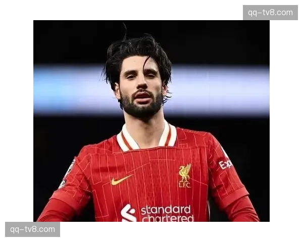 利物浦五中场阵型试验 斯洛特寻求攻守平衡 利物浦五中场阵型试验 斯洛特寻求攻守平衡